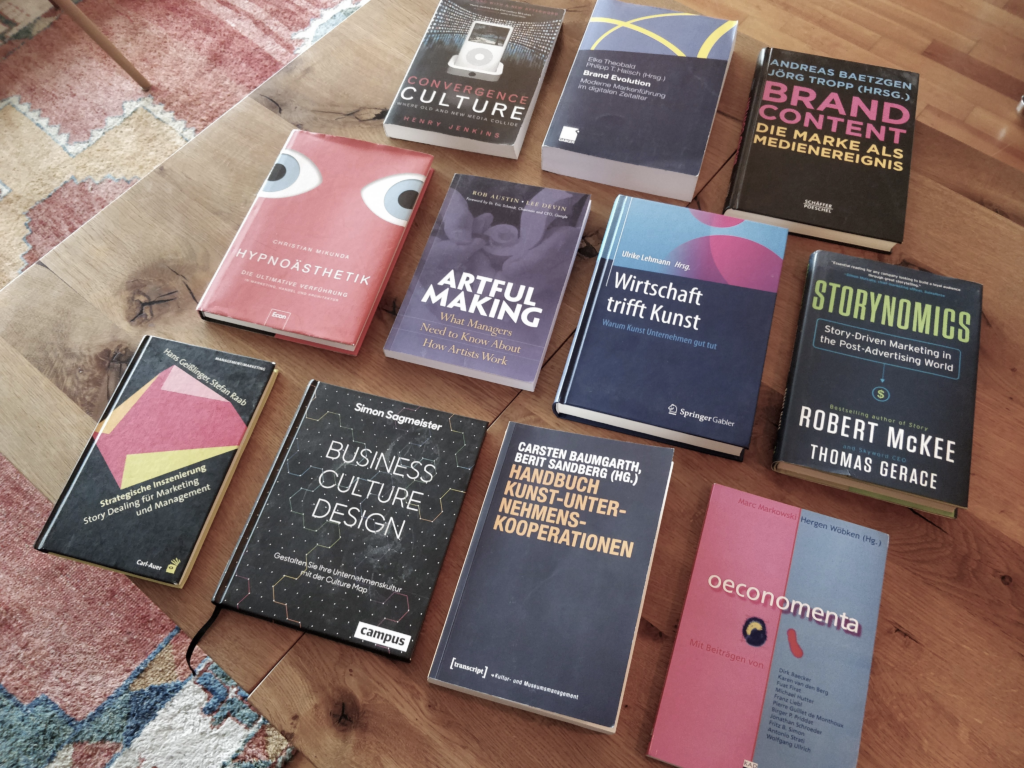 Art-driven /1: Kunst fördert Wirtschaft 5 Literatur "Kunst-Unternehmenskooperationen", Foto: Demmel
