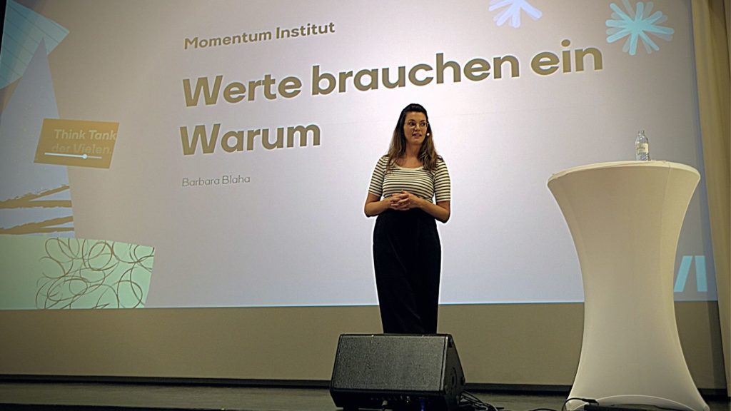 "Moments that matter" hinter Klostermauern 5 Barbara Blaha (Momentum Institut) über "Werte brauchen ein Warum".